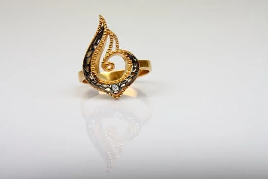 How to Display Large Amount of Jewelry Diy 1 Step-by-step guide on creating your own DIY display for showcasing a large amount of jewelry