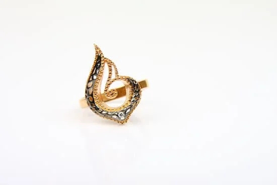 How Do You Clean Sterling Silver Jewelry With Gemstones 1 How to clean sterling silver jewelry with gemstones - effective tips and techniques