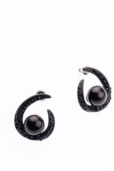 How to clean fake gold jewelry: step-by-step guide for maintaining its shine