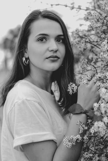 Sleek gold necklace with diamond pendant - Perfect for your wardrobe, find where to buy gold jewelry