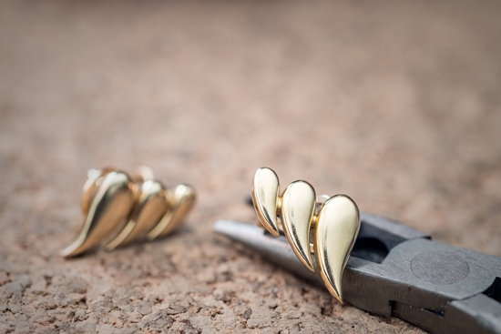 Step-by-step guide for travelling with jewelry: How to Travel with Jewelry DIY