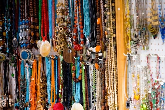 How Is the Crystal Formed in Gemstones Used for Jewelry 1 Explaining the Formation of Crystals and Their Use in Jewelry Making