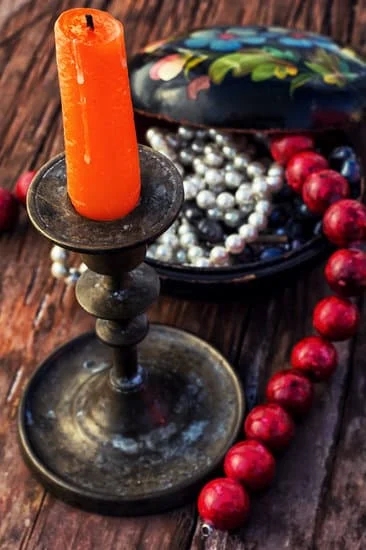 How to Package Handmade Jewelry 1 Step-by-step guide on how to package handmade jewelry for a professional presentation