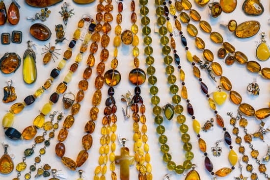 How to Grow Crystals for Jewelry 1 How to grow crystals for jewelry: a step-by-step guide for crafting stunning gemstone accessories