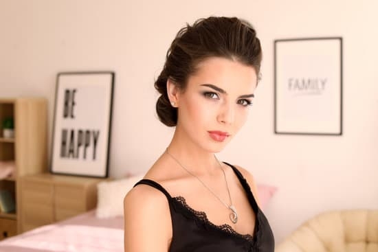 De Boulle Diamond and Jewelry 1 Shimmering De Boulle diamond and jewelry collection, adding elegance and brilliance to any occasion