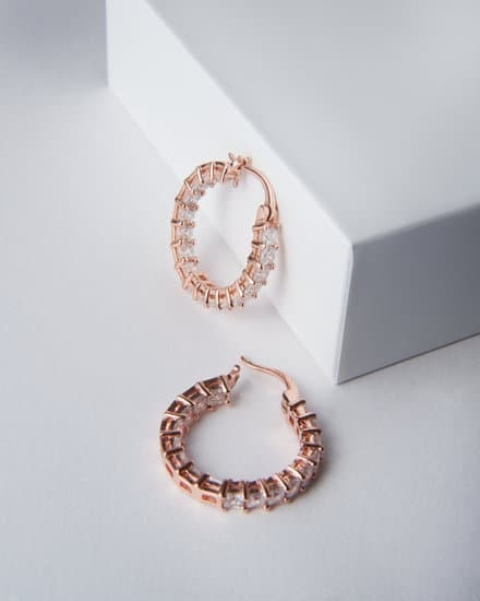 Exquisite A-N diamond jewelry collection: timeless pieces crafted with precision and elegance