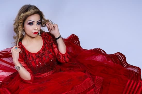 Can Conventional Jewelry Cleaners Damage Diamonds or White Gold 1 Potential risks of conventional jewelry cleaners on diamonds and white gold - How to protect your precious pieces