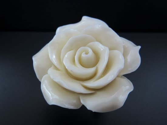 How to Sell Gold Jewelry With Diamonds 1 Selling gold jewelry with diamonds? Learn how to maximize profits with our step-by-step guide!