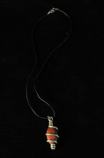 How Many Diamonds Are Made Into Jewelry: A Glimpse into the Sparkling Crafting Process