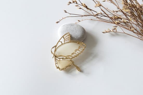 Timeline of Jewelry Evolution: Ancient origins and historical significance of diamonds in adornments