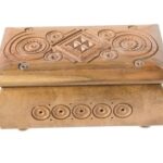 Were Diamond Ring Ptongs in Estate Jewelry Flar and Smooth Exquisite estate jewelry with diamond ring prongs made of flat and smooth materials