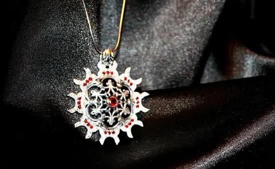 Which Major Jewelry Houses Use Resposibly Sourced Diamonds 9 Sustainably sourced diamonds used by renowned jewelry houses: A look into responsible practices