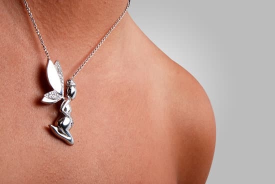 How Is Diamond Jewelry Made 1 Step-by-step process of how diamond jewelry is created, from mining to cutting and polishing