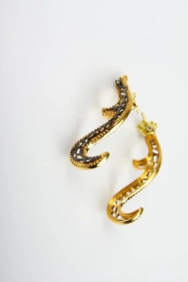 Simple Steps to Clean Gold and Diamond Jewelry Safely at Home