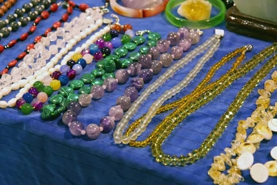 How to Ship Fashion Jewelry Sold on Line 1 How to properly package and ship fashion jewelry sold online for secure delivery