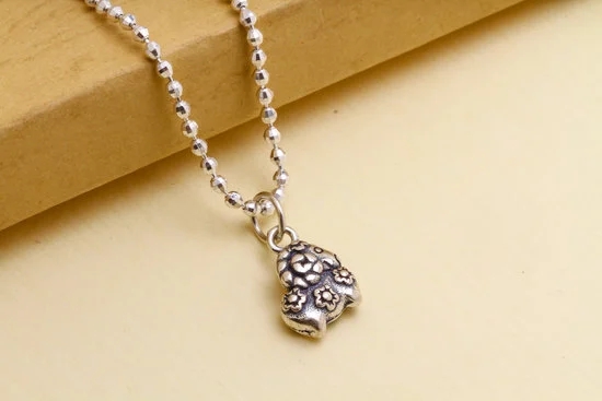 Serial number indicates diamond sizes on jewelry - find out what size diamonds have serial numbers!