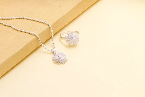 Do Small Diamonds on Jewelry Have Serial Numbers 1 Suggested alt text: 'Exploring the presence of serial numbers on small diamond jewelry pieces.'