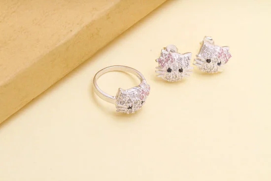 Step-by-step guide on how to buy diamond jewelry online, ensuring a seamless shopping experience