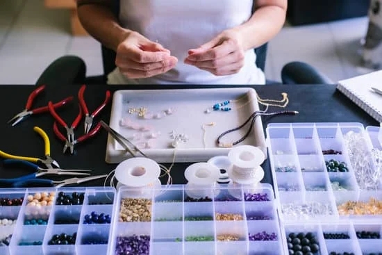 Can an Indapendant Jewelry Store Sell a Leo Diamond 1 Caption: An independent jewelry store showcasing a Leo diamond ring - perfect for sale!