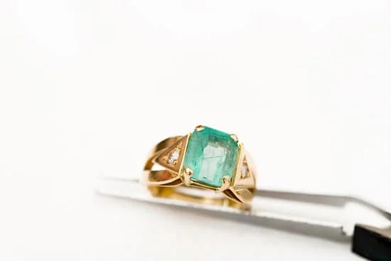 How to Sell Vintage Diamond Jewelry 1 Selling vintage diamond jewelry: A comprehensive guide to effectively market and maximize profits