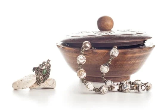 Can You Clean Your Fashion Jewelry in Jewelry 1 Effective Ways to Clean Your Fashion Jewelry Using Jewelry-Safe Methods