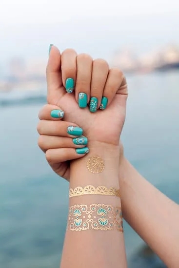 How to Select a Bracelets and Bangles Diamond Jewelry 1 Exquisite guide on selecting diamond bracelets and bangles for timeless elegance