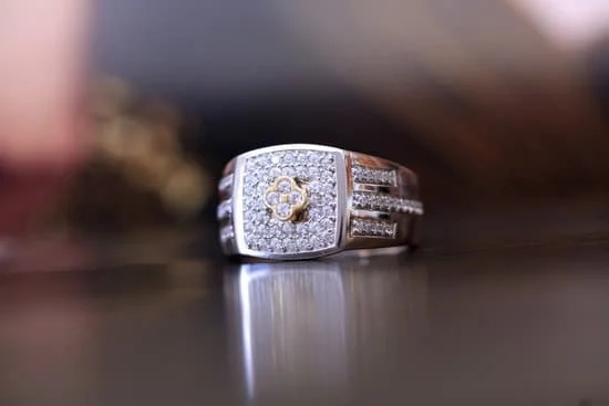 How Is Diamond Jewelry Valued 1 Understanding the appraisal process: How is diamond jewelry valued for its true worth?