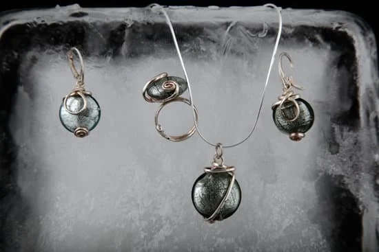 Where to Sell Old Diamond Jewelry 1 Selling old diamond jewelry? Discover the best places to sell your valuable pieces!