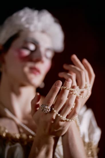 How to Make Gold and Diamond Jewelry 7 Step-by-step guide on crafting exquisite gold and diamond jewelry for stunning accessorizing