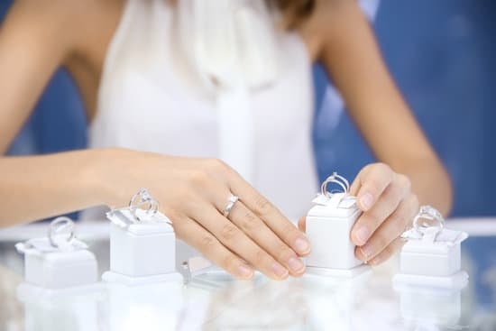 What Jewelry Stores Sell Lab Created Diamonds 1 Browse a variety of lab-created diamond jewelry at reputable jewelry stores