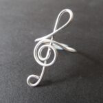 What Is the Difference Between Fashion Jewelry and Costume Jewelry Comparison of fashion jewelry and costume jewelry highlighting their unique characteristics and style differences