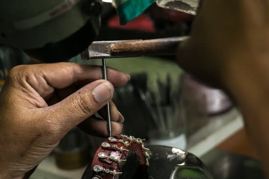 Discover your fine jewelry style through our curated collections of elegant, timeless, and luxurious pieces