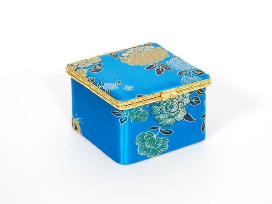 Is Chanel Jewelry Real Gold 1 Authentic Chanel Jewelry: Real Gold Collection