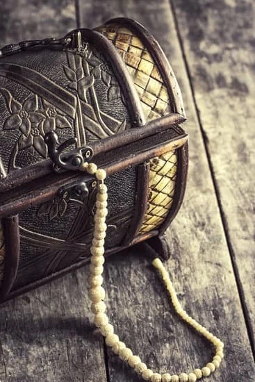 Insuring Fine Jewelry When Shipping: A Smart Choice