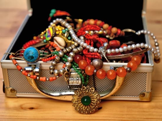 Is It Fine to Keep Jewelry On.In the Shower 9 Is it fine to keep jewelry on in the shower (Alt: Jewelry care tips)