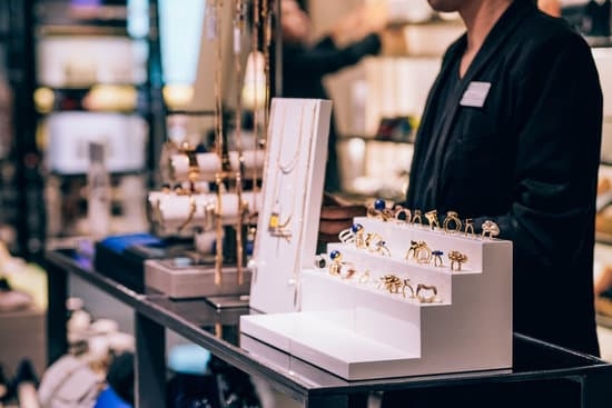 Where to Buy Fine Jewelry Wholesale: Top Suppliers for Quality Pieces