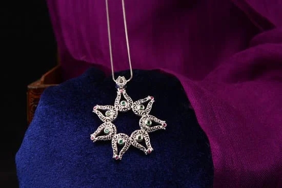 Where to Sell Used Fine Jewelry 1 Sell your used fine jewelry to reputable buyers online or at local luxury consignment shops