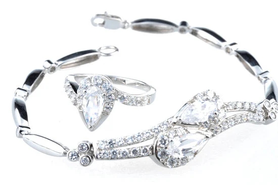 How to Select a Bracelets and Bangles Fine Metal Jewelry 1 Guide on How to Select Bracelets and Bangles in Fine Metal Jewelry