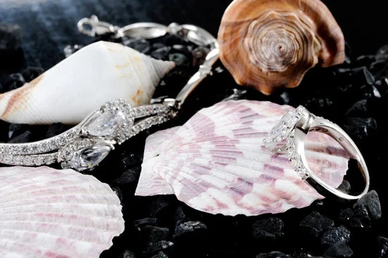 How to Turn Gold Jewelry Into Silver 1 How to Turn Gold Jewelry into Silver: Step-by-Step Guide