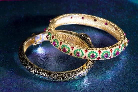 How to Ship Fine Jewelry 1 Step-by-step guide on how to ship fine jewelry safely and securely