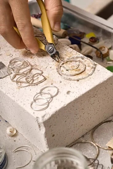 How to Market Fine Jewelry 1 Step-by-step guide on how to market fine jewelry effectively for higher sales and visibility