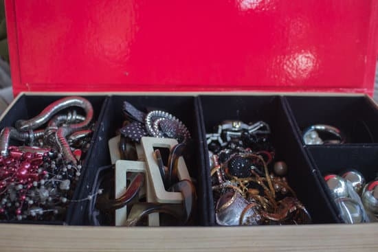 Can You Shower in Gold Plated Jewelry 1 Showering in gold-plated jewelry: Can you do it safely without tarnishing the metal