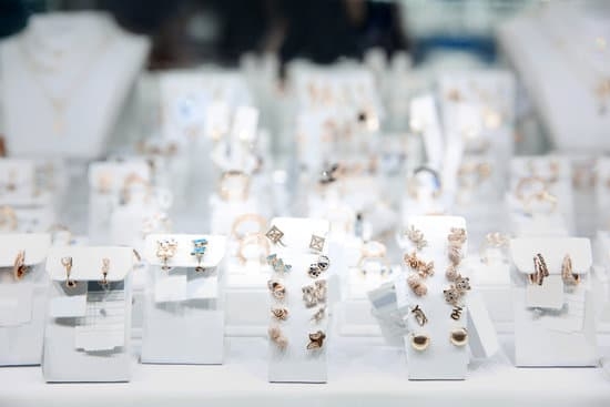 How Can I Sell My Fine Jewelry Collection 1 How can I sell my fine jewelry collection - Selling guide for my fine jewelry collection