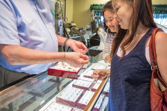 What Defines Fine Jewelry 1 Elegant and enduring craftsmanship defines fine jewelry