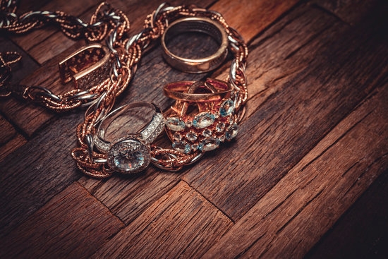 How Sell Fine Jewelry Commission 1 Maximize profits: Learn how to sell fine jewelry on commission effectively