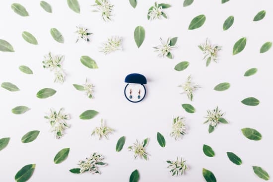 How to Run a Handmade Jewelry Business 1 Step-by-step guide on how to run a handmade jewelry business successfully