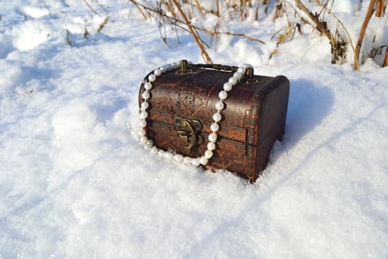 CRITTER CRAFT HANDMADE DOG JEWELRY AND COLLECTIBLES by artist Kristy Agoda - Unique handmade pet accessories