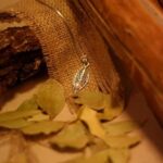 Fashion Bloggers That Has Handmade Jewelry Feature Stylish fashion bloggers showcasing unique handmade jewelry on their fashion blog