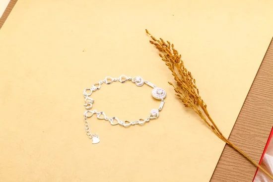 How to Sell Your Handmade Jewelry to Boutiques 1 How to Sell Your Handmade Jewelry to Boutiques: A Beginner's Guide