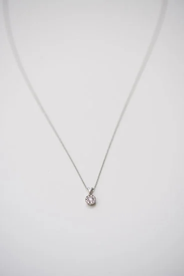 How to Take Pictures of Handmade Jewelry 1 Step-by-step guide: How to take pictures of handmade jewelry for beginners